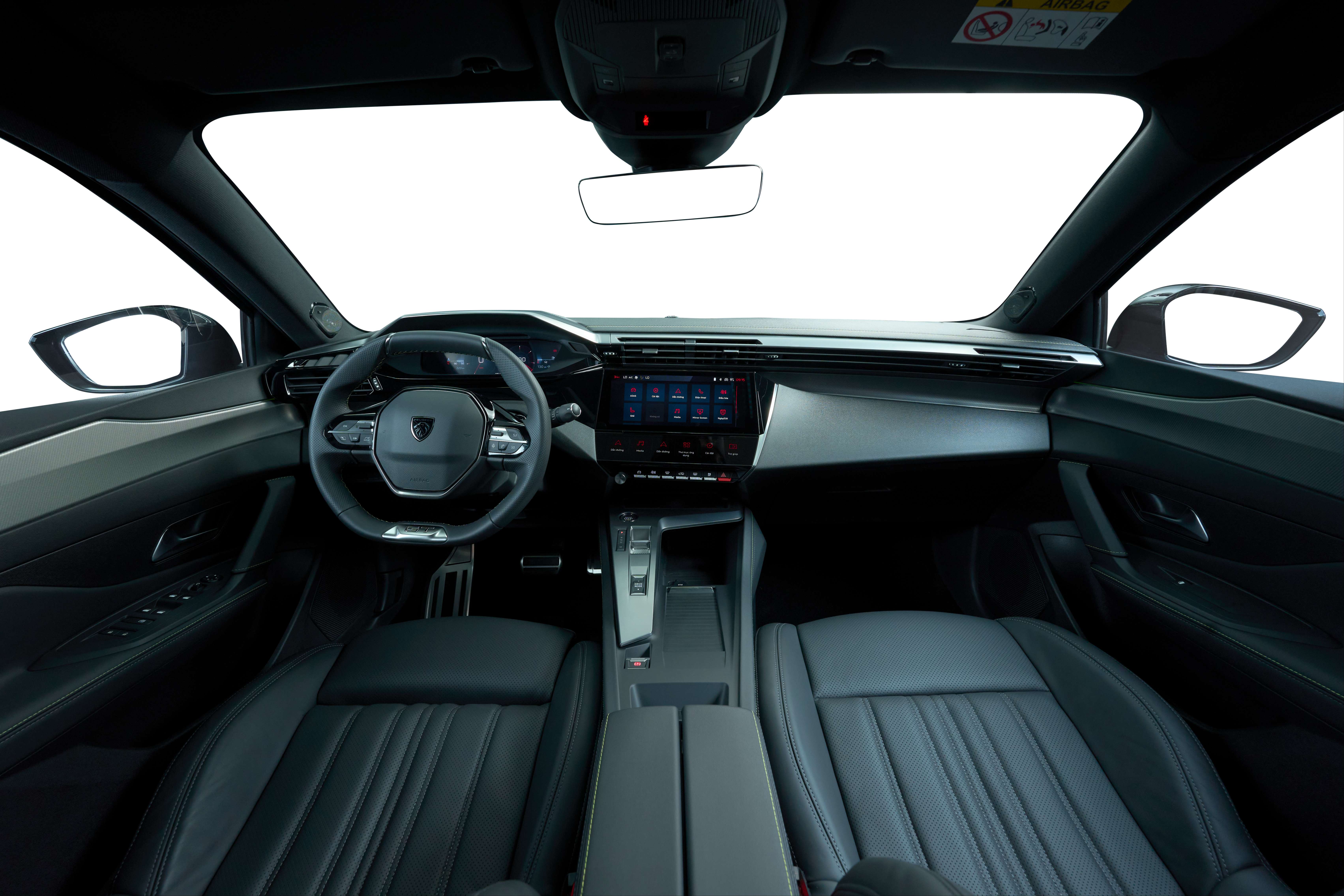 Khoang nội thất sở hữu nhiều trang bị tiện nghi.