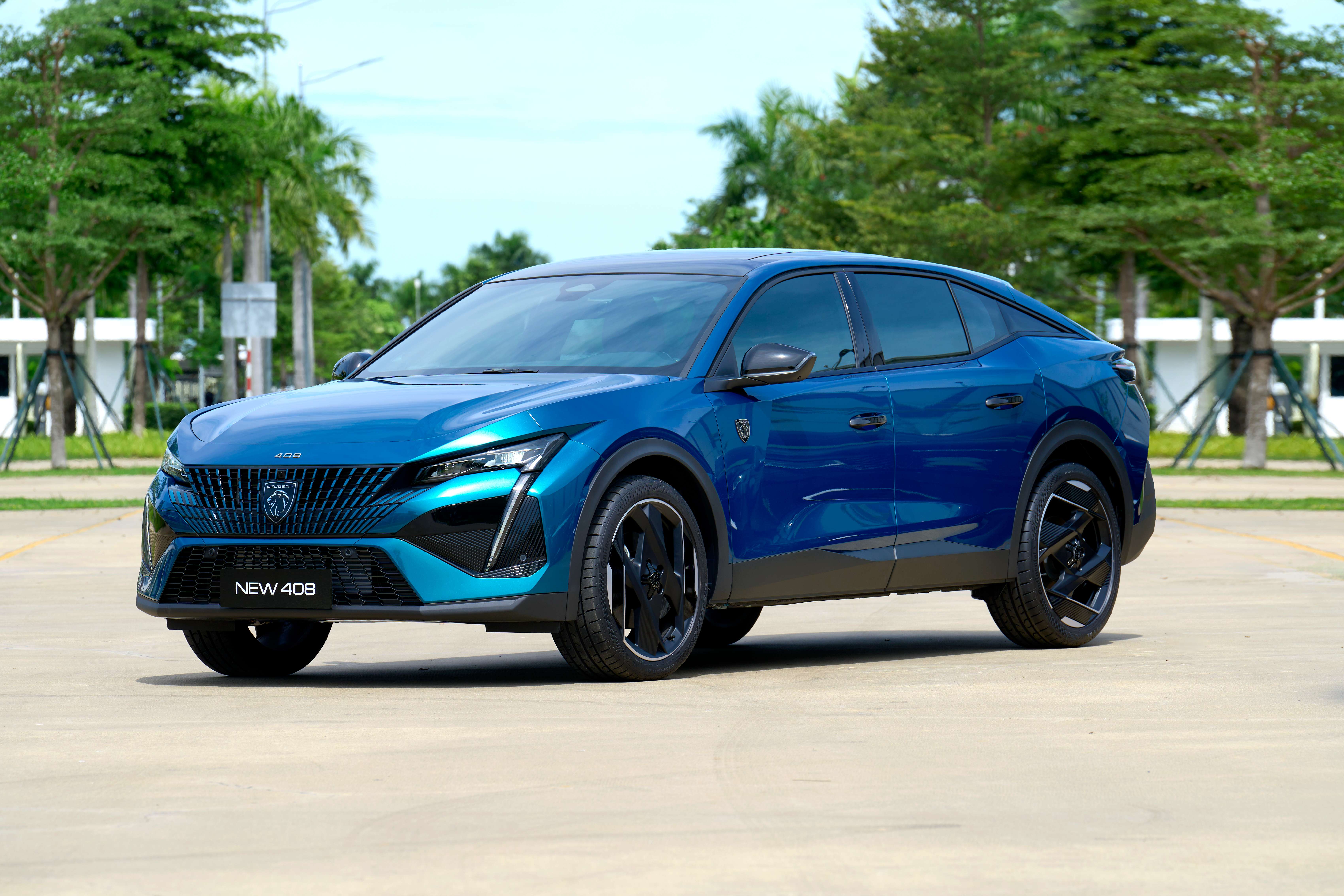 Peugeot 408 sở hữu thiết kế cuốn hút, nổi bật.